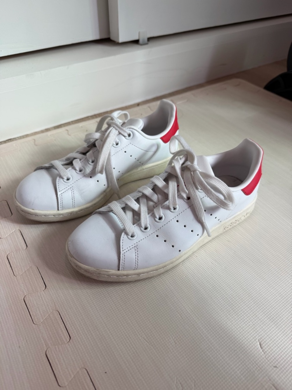 Adidas Stan Smith: white and red size 4.5 male